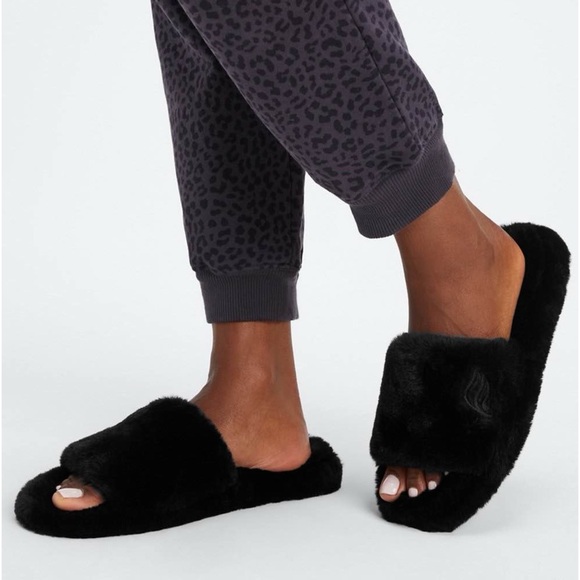 FABLETICS • Black Fur Slippers - Picture 5 of 7